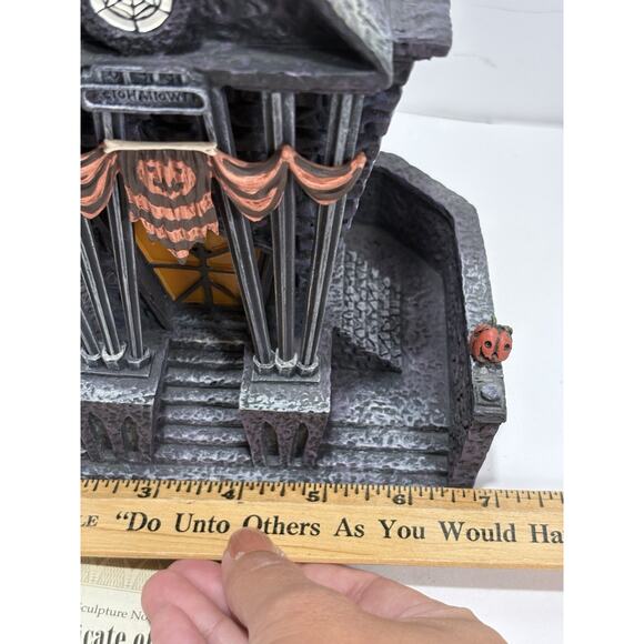 Hawthorne Village Nightmare Before Christmas ~ 2005 TOWN‎ HALL W/ COA & cord - Picture 7 of 9